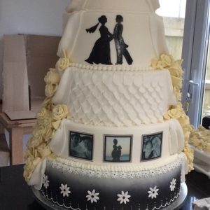 Monochrome decorated 5 teir wedding cake