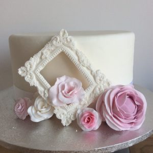 white photo frame ideas for wedding cake decoration