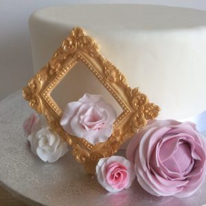 gold photo frame ideas for wedding cake decoration